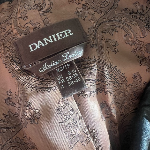 Beautiful Brown Danier Leather Fitted Jacket - Picture 2 of 2